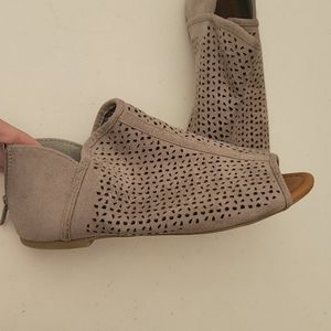 Grey shoes w back zipper